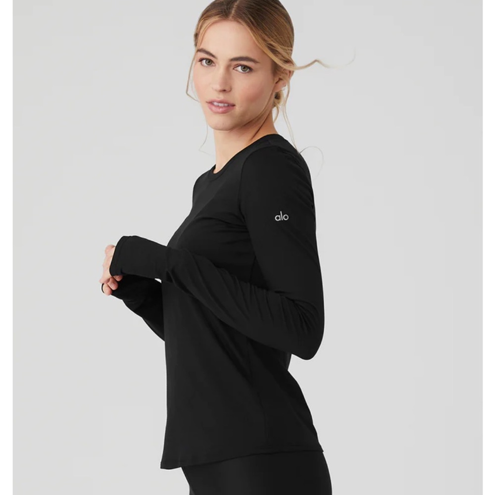 Alo long sleeve black with keyhole for hands